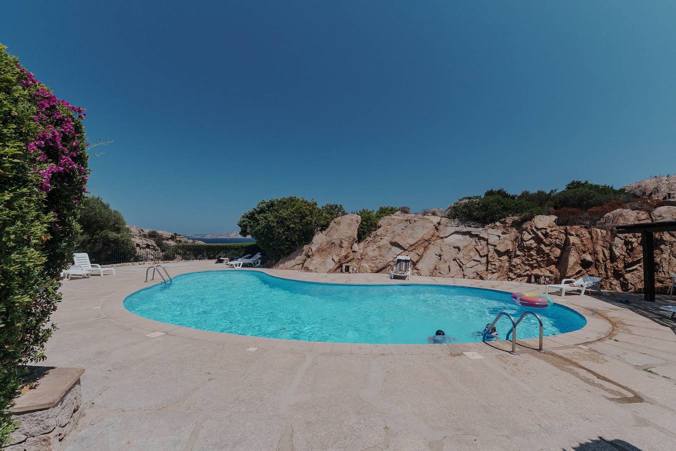 Appartement entier, Appartement 'Casa Ilaria' avec piscine partagée, terrasse privée et Wi-Fi in Liscia di Vacca, Arzachena