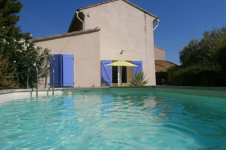 Location de vacances pour 6 personnes, avec terrasse et jardin à Mazan