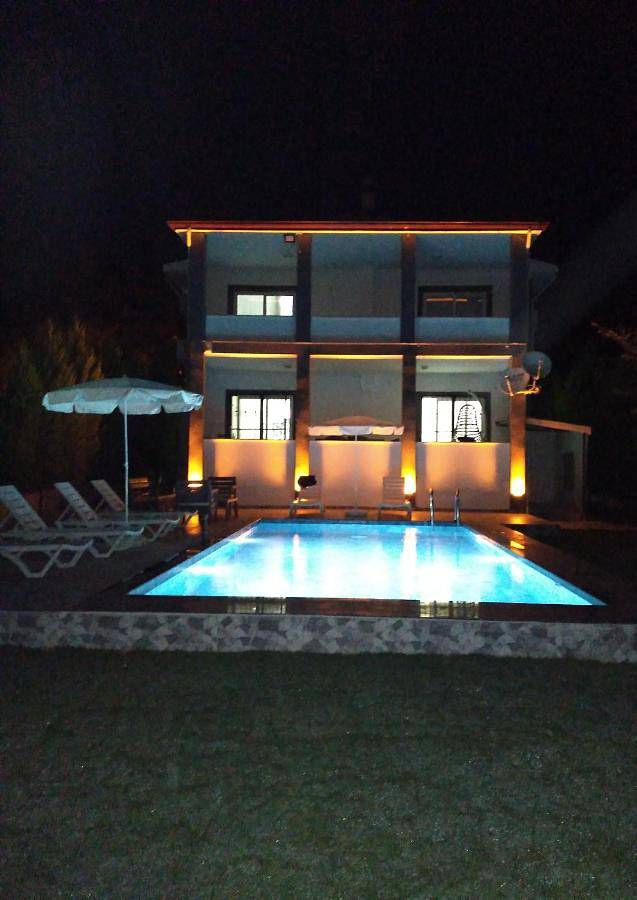 Chalet para 20 personas, con piscina además de vistas y jardín - 1