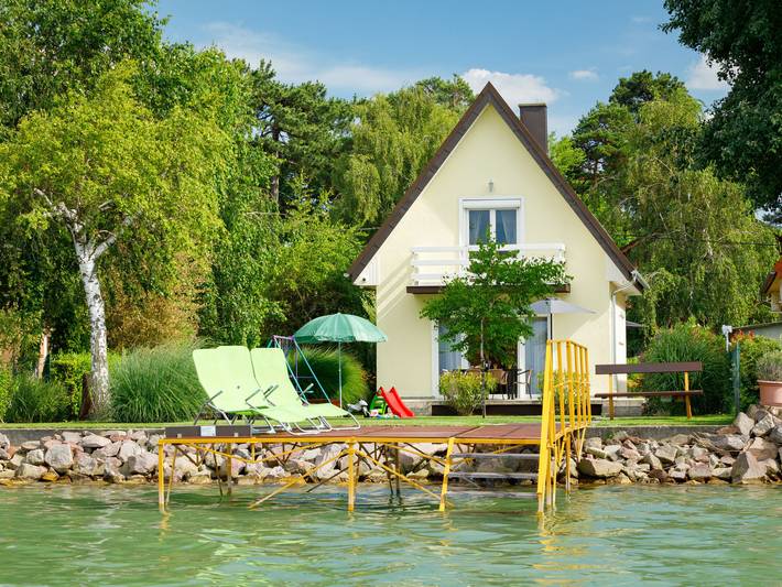 Ferienhaus für 8 Personen, mit Balkon und Terrasse sowie Garten und Seeblick in Ungarn