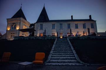 Gîte pour 2 personnes, avec jardin ainsi que terrasse et vue à Fronsac