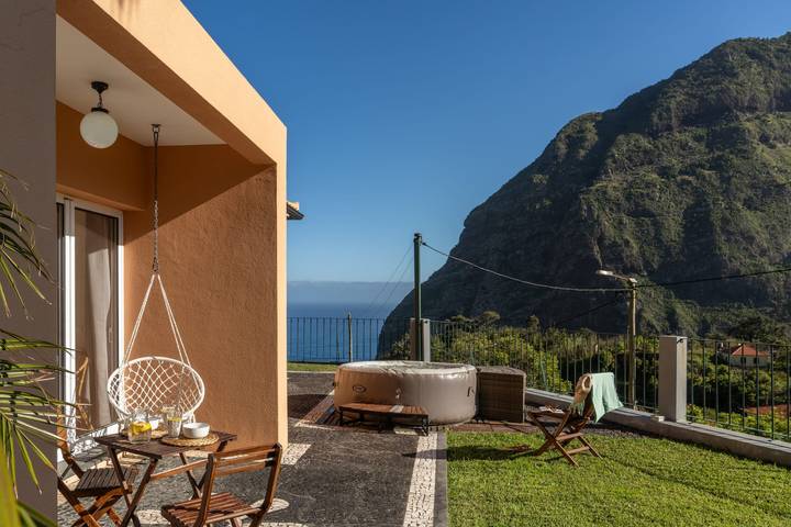 Casa da Fajã do Amo - Meerblick und Jacuzzi in São Vicente (Madeira), Madeira
