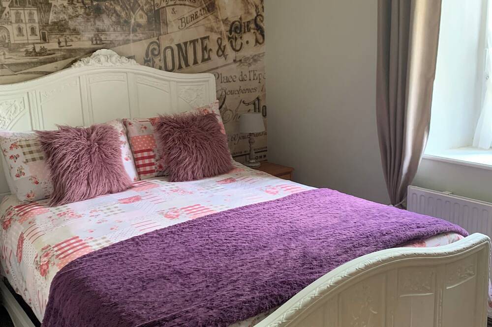 Countryside Cottage 3 Bedrooms Sleeps 6 Heated Pool Pet Friendly Pottery/Craft in Plouguenast, Côtes-d'Armor