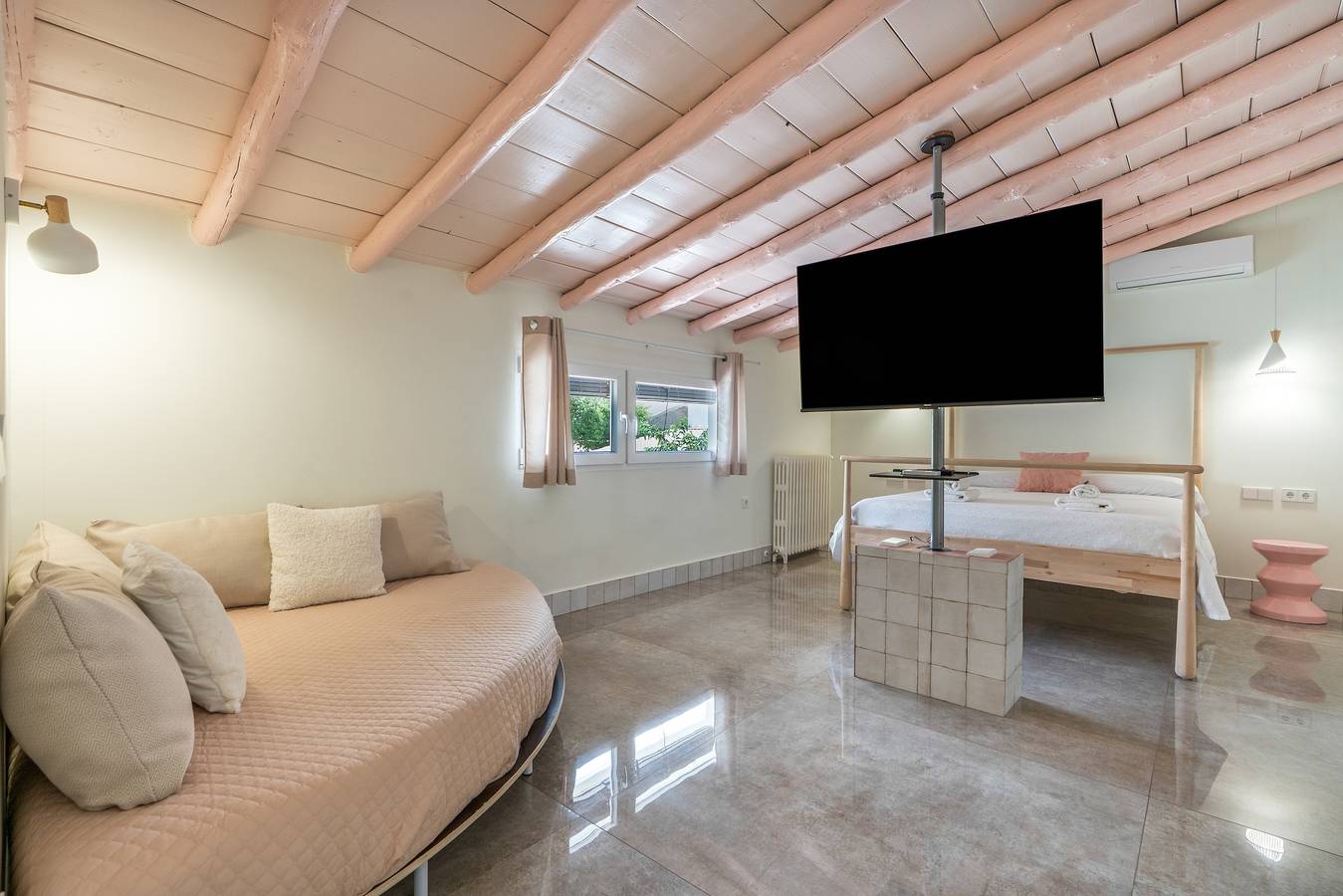 Entire apartment, Raízes 22 - 6 Apartment with Shared Pool, Wi-Fi, and Air Conditioning in Puebla de Don Fadrique, Geoparque de Granada