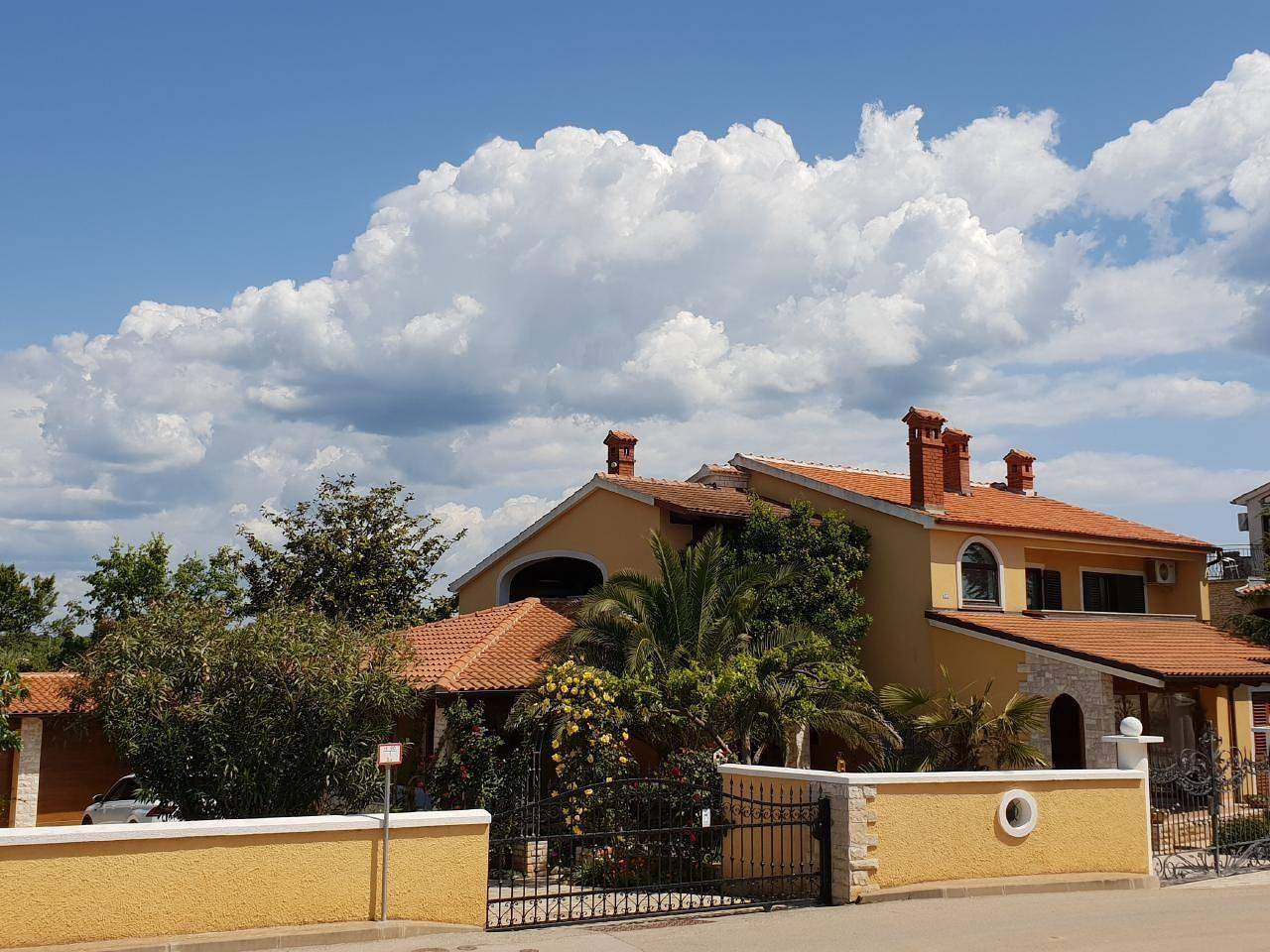 Ganze Ferienwohnung, Luxus-App Marin - Terrasse, Garten, Grillplatz, Strandnähe in Pomer, Südküste Istrien