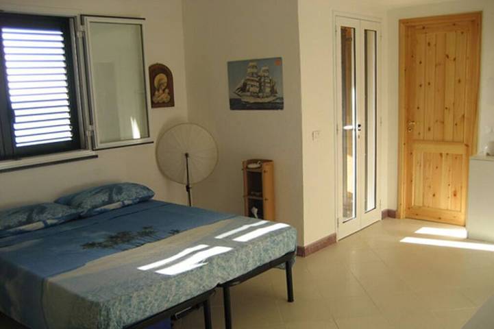 Location de vacances pour 4 personnes, avec sauna ainsi que jardin et terrasse à Piraino