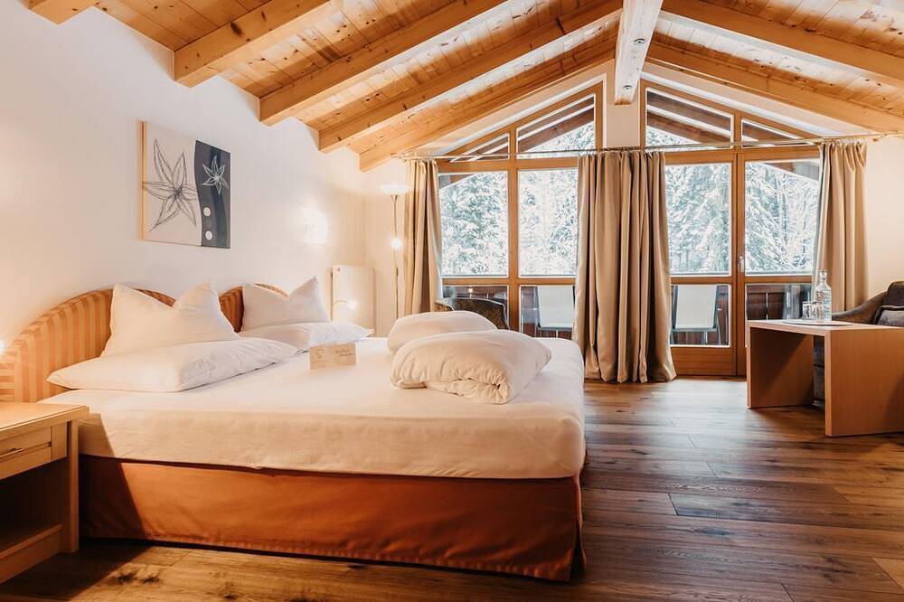 Doppelzimmer mit Dusche, Wc - Naturhotel Schütterbad in Unken, Pinzgau