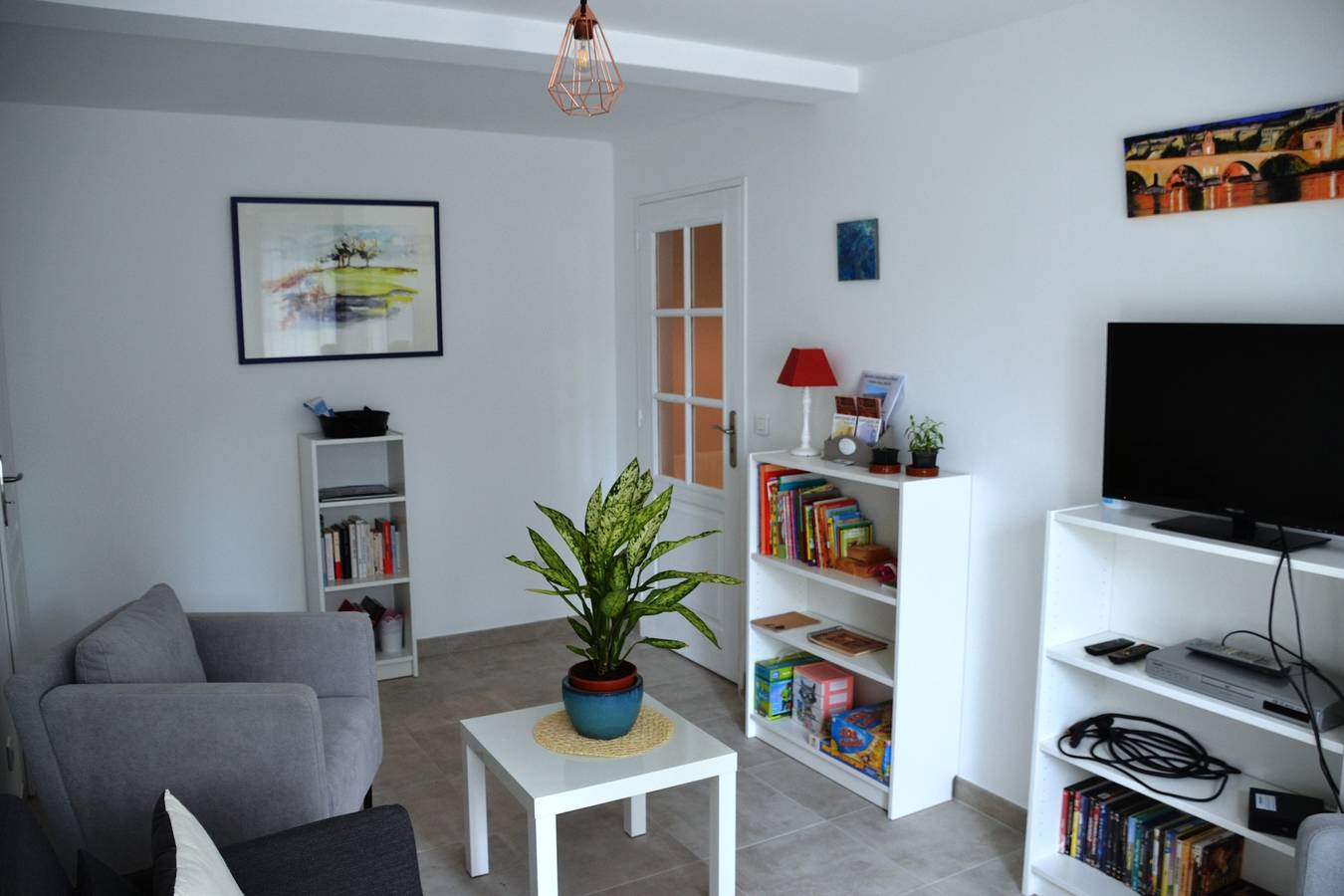 Apartamento entero, Apartamento "Gîte Des Lavandes" con vistas a la montaña y Wi-Fi in Nyons, Región de Nyons