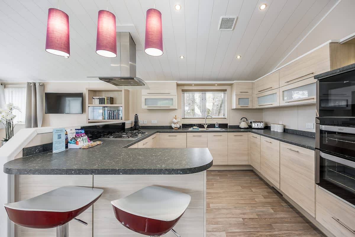 Acorns - Spacious 3-bedroom Lodge in Rockley Park in Poole, Poole Harbour