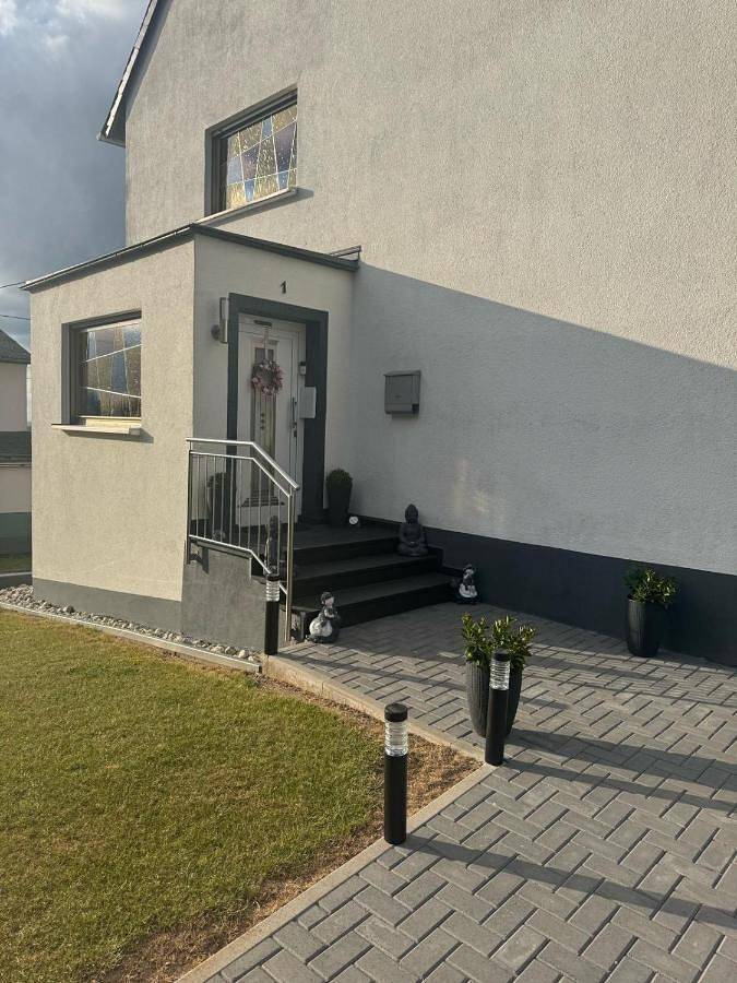 Ferienwohnung für 5 Personen, mit Balkon und Terrasse sowie Garten und Ausblick in Osburg