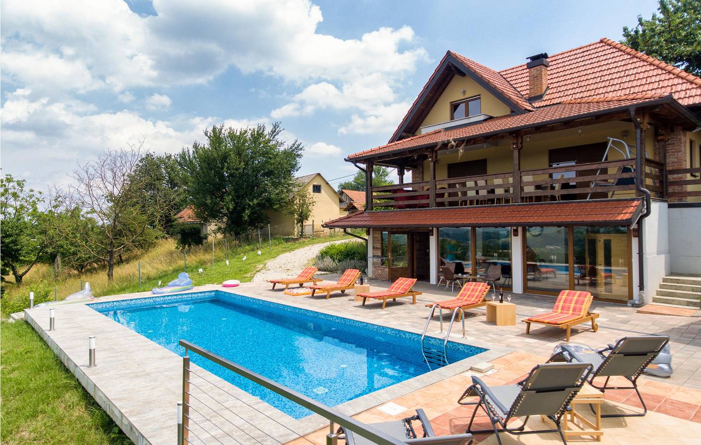 Holiday home for 10 people with hot tub in Medimurje