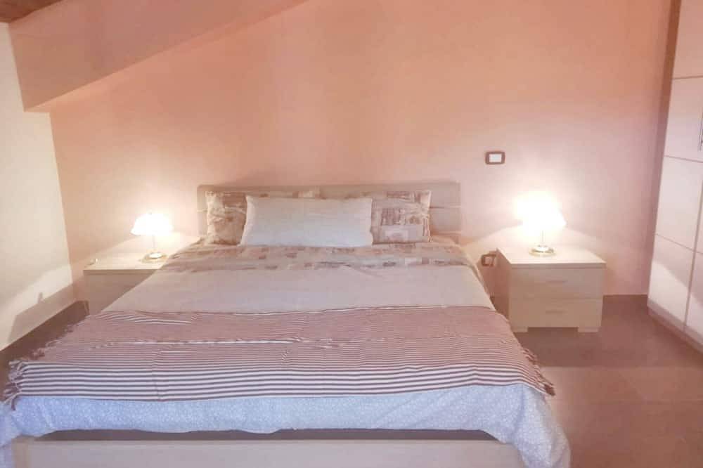 Entire apartment, Homerez - Apt in Casalvecchio Siculo, Mountain View in Casalvecchio Siculo, Messina Province