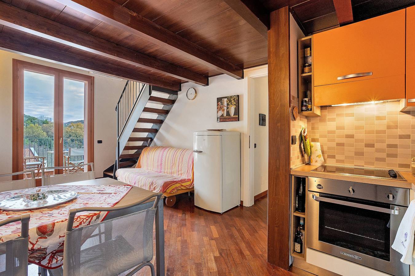 Entire apartment, Apartment 'Lerici – Foyer Verde Mare' with Mountain View, Wi-Fi and Air Conditioning in Lerici Municipality, Natural Park of Montemarcello-Magra-Vara