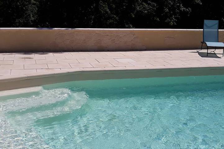 Gîte pour 4 personnes, avec piscine et jardin à Montignac