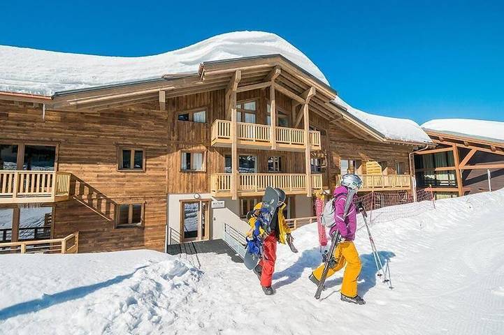 Appartement entier, Wifi, pied des pistes de ski, vue bâtiment, remise en forme, piscine, sauna, hammam, télévision in La Rosière, Montvalezan