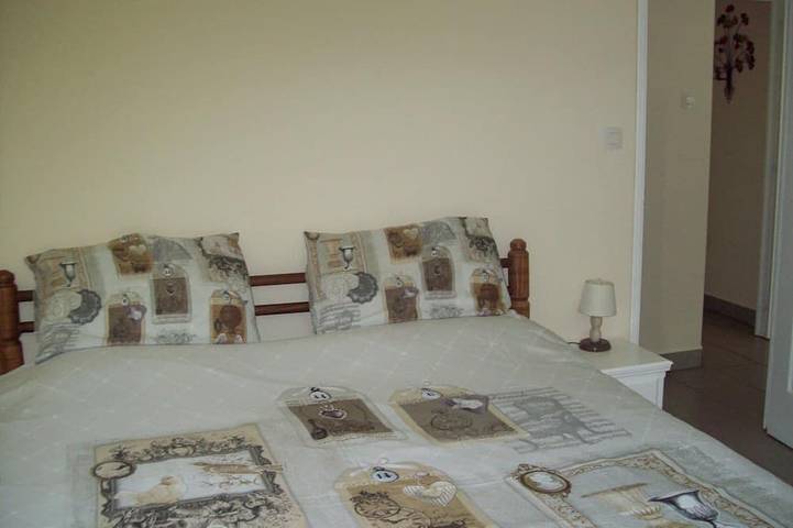 Gîte pour 6 personnes, avec jardin ainsi que terrasse et piscine à Belvianes-et-Cavirac - 4