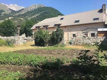 Gîte pour 15 personnes, avec vue et jardin, animaux acceptés à Le Glaizil