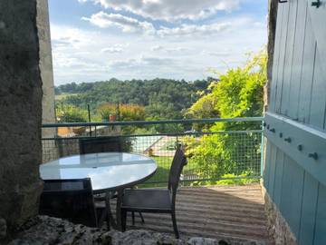 Gîte pour 6 personnes, avec jardin ainsi que vue et piscine, animaux acceptés à Montjoi