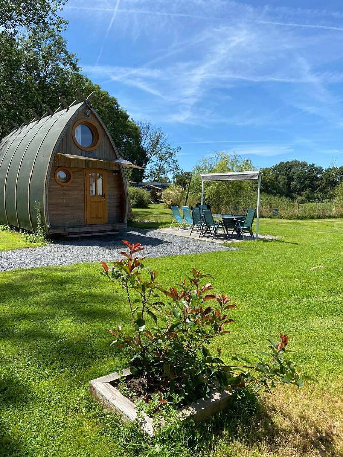 Camping pour 3 personnes, avec Balcon et Terrasse ainsi que Jardin et Piscine