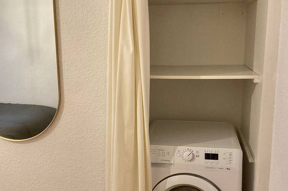 Entire apartment, Charmant T2 au Coeur de la Ville in Clermont-Ferrand, Volcans d'Auvergne Regional Nature Park