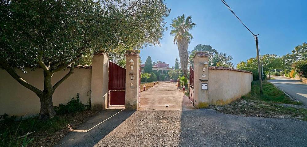 Chambre d’hôte pour 2 personnes, avec Balcon et Terrasse ainsi que Jardin et Piscine à La Londe-les-Maures - 4