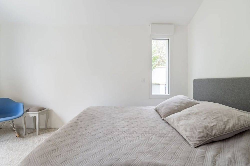Villa with garden and private parking in Halluin, Lille region