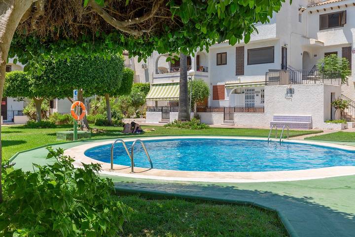 Apartamento para 3 personas, con Jardín y Piscina en Playa Flamenca