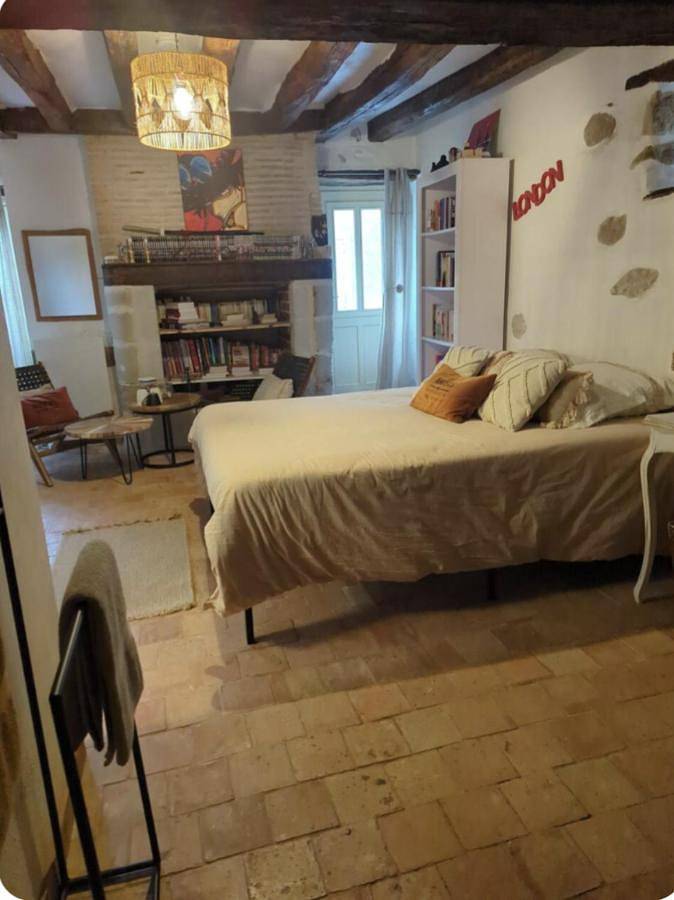 Double Room with Private Bathroom in Soulaire-et-Bourg, Région d'Angers