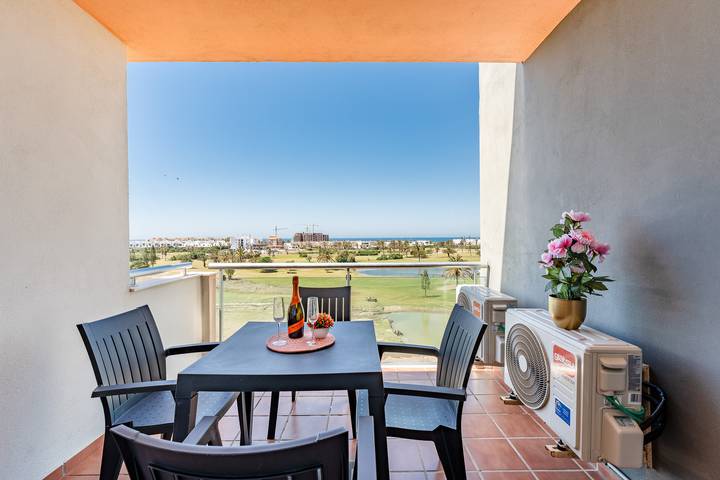 Apartamento de vacaciones para 4 personas, con vistas además de jardín y balcón, Familias con niños - 1