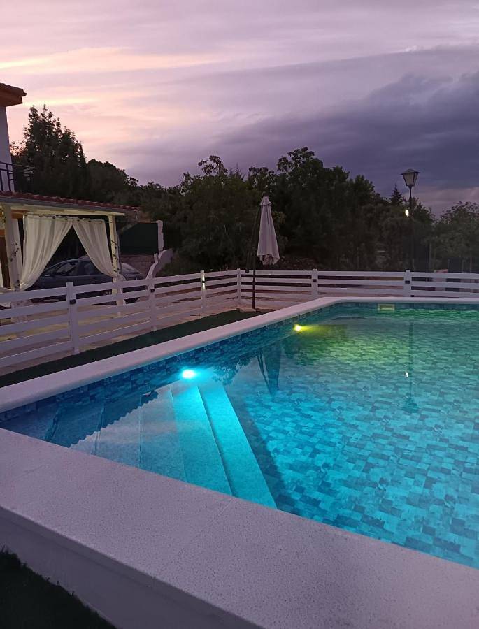 Casa rural para 12 personas, con jardín además de vistas y piscina, Familias con niños - 1