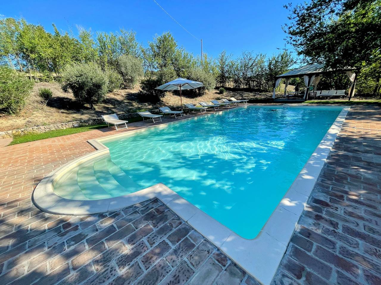 Freistehende Villa – 10 Schlafplätze – Pool – Pergola – Spielplatz für Kinder – in Todi, Perugia Provinz