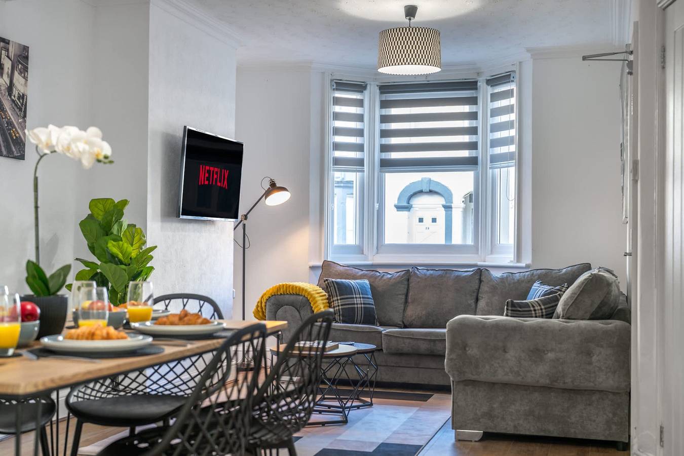 Entire apartment, Contractors  Families  Large groups in Swindon, North Wessex Downs