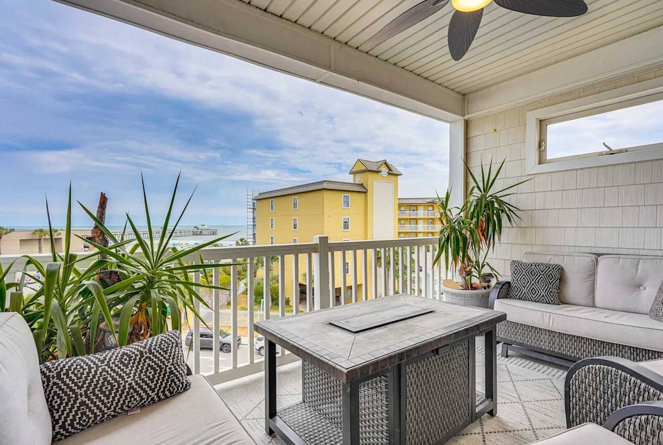 Entire apartment, San Souci By The Sea - Your Folly Beach Oasis in Folly Beach, Charleston County