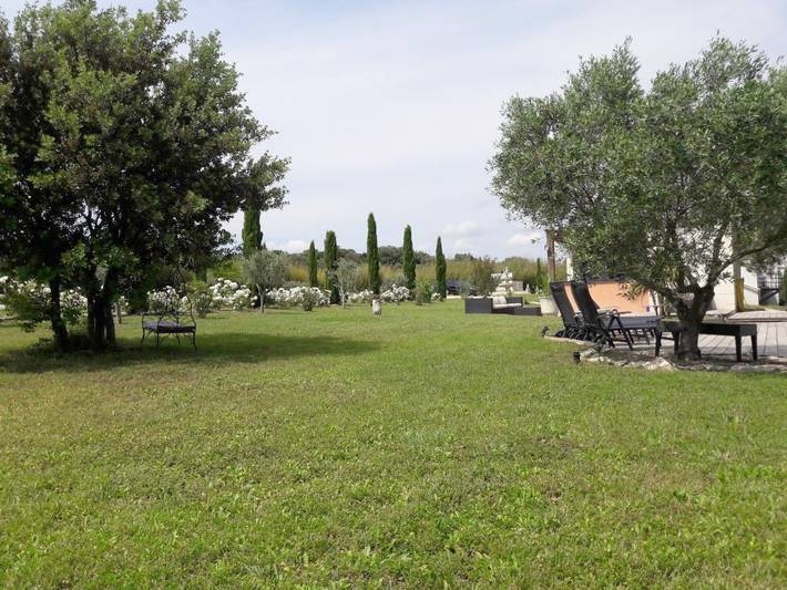 Location de vacances pour 5 personnes, avec jardin ainsi que vue et piscine à Lédenon - 4