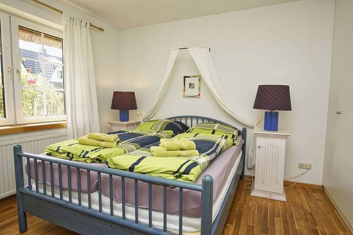 Ganze Wohnung, Großzügige Ferienwohnung mit Terrasse und Garten im ruhigen Landhaus Wildrose - in Pantow, Zirkow