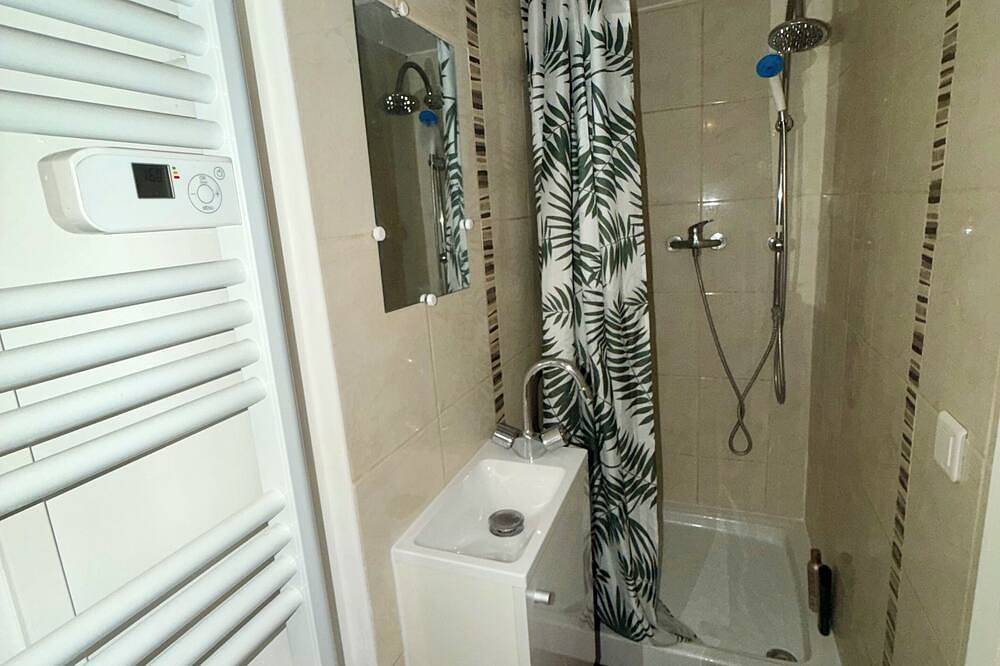 Ganze Wohnung, Comfortable 2-room apartment, independent access & Pmr. in Épinay-sur-Seine, Seine-Saint-Denis