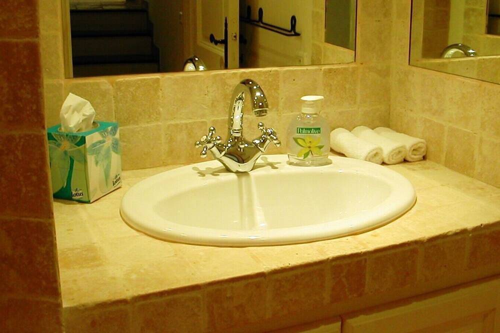 Entire apartment, Beautiful duplex, perfect location along the harbour, panoramic view, sleeps 6 in Saint-Tropez, Mediterranean Coast (France)