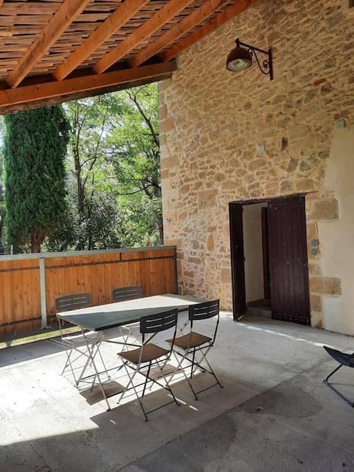 Appartement entier, Beau logis indépendant dans mas piscine 4 pers in Pujaut, Région de Nîmes