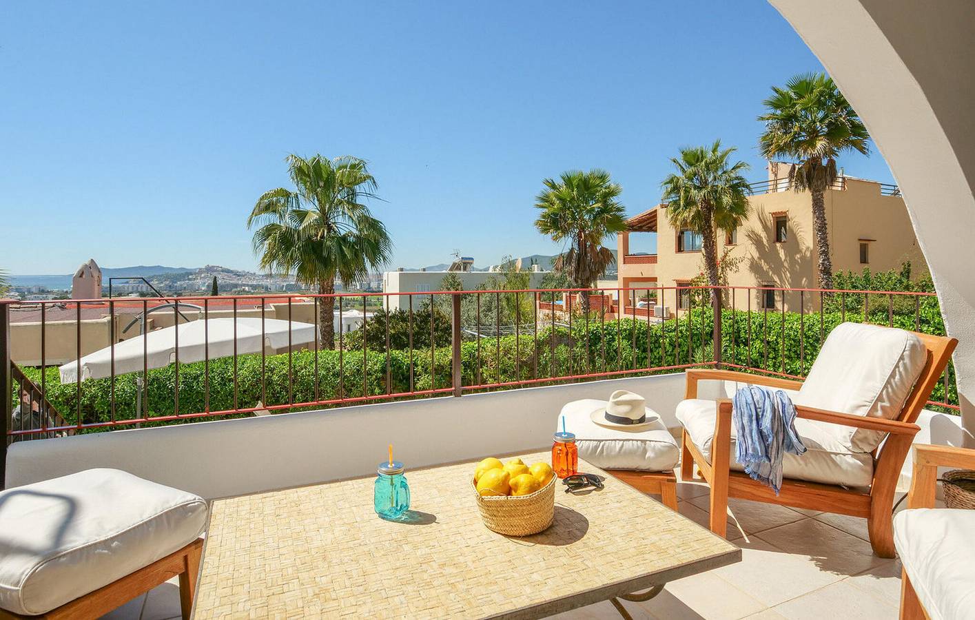 Apartment mit Meerblick, Pool, Küche und Wifi - 2 km zum Strand in Santa Eulària des Riu, Ibiza Osten