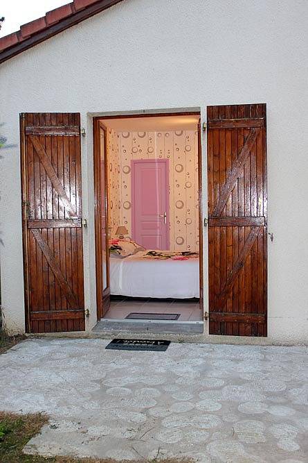 Chambre d’hôte pour 3 personnes, avec piscine et jardin dans l' Ain - 2