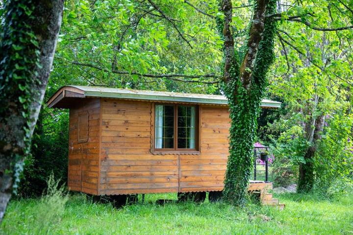 Location de vacances pour 2 personnes, avec vue ainsi que jardin et terrasse, animaux acceptés à Melgven - 3