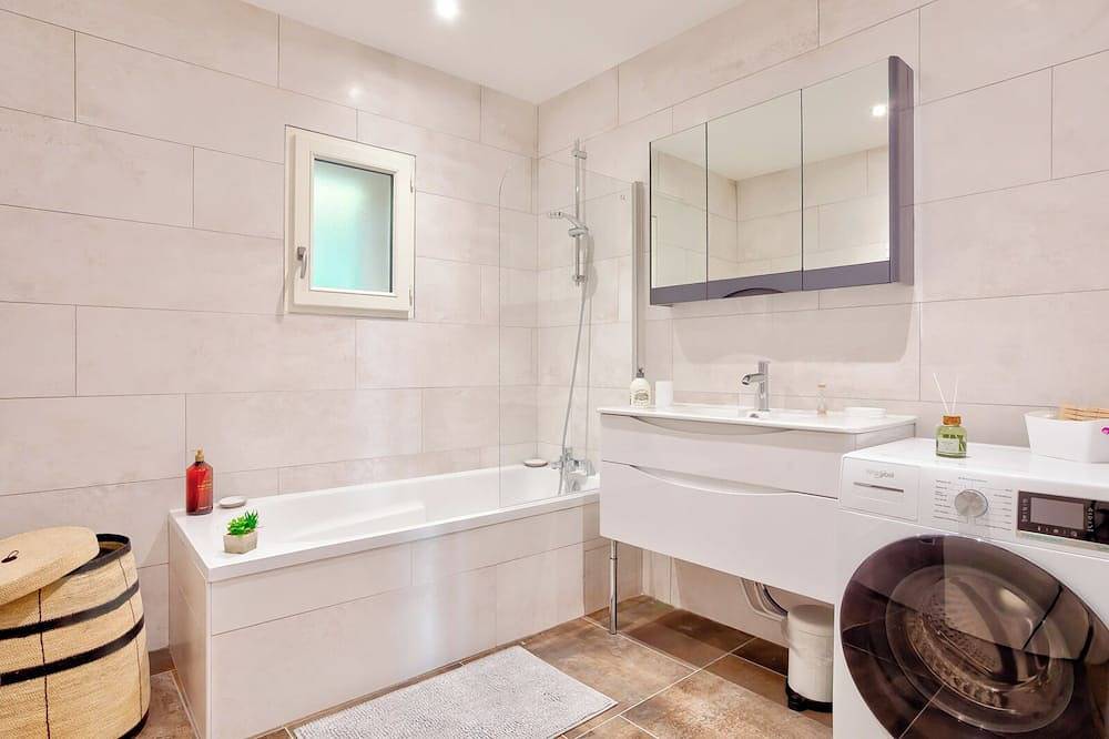 Entire apartment, In a winegrowing estate, 3P of 80m², old charm and modern comfort in Lunel-Viel, Côte d'Améthyste