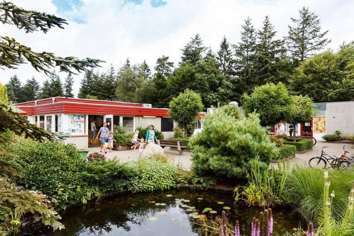 Vakantiepark voor 2 personen, with uitzicht and tuin as well as zwembad in Epe