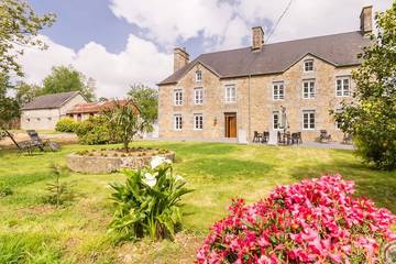 Gîte pour 4 personnes, avec jardin à Champcervon