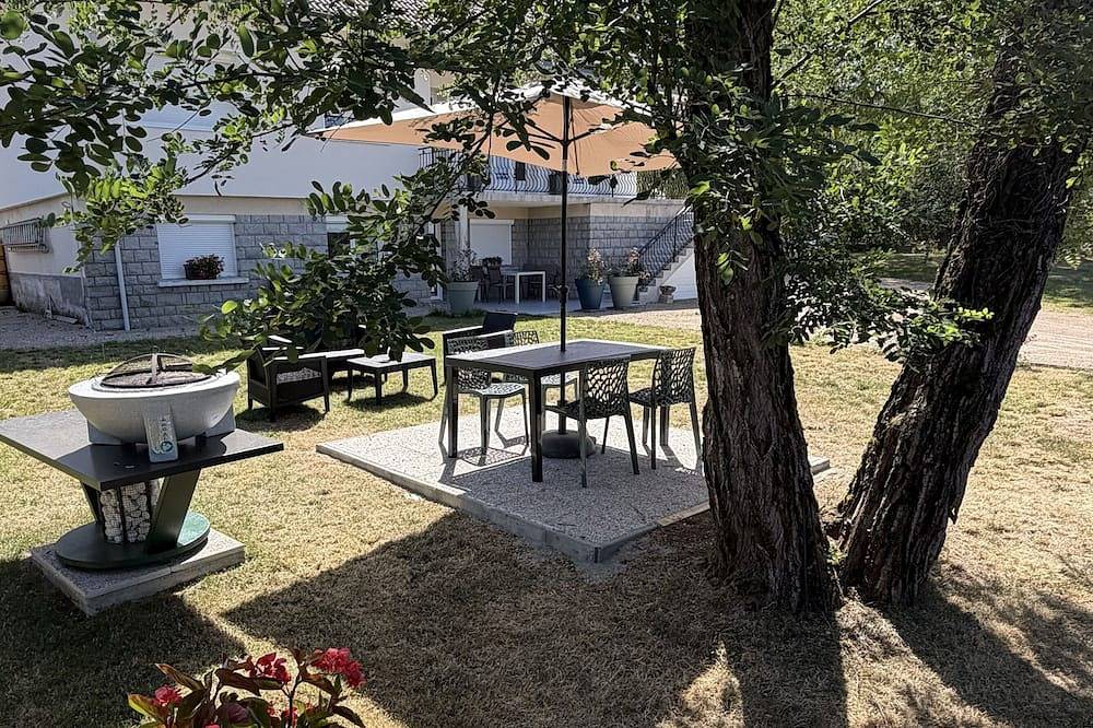 Apartamento entero, Les Grands Arbres ★ Comfort, space, and nature near Aurillac in Arpajon-sur-Cère, Región de Aurillac