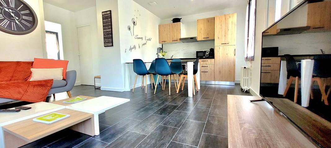 Maison de vacances pour 6 personnes, avec Balcon ainsi que Terrasse et Jardin à Brive-la-Gaillarde