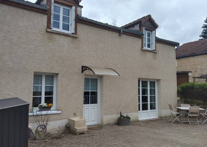 Gîte pour 4 personnes, avec Terrasse dans Courlon