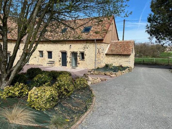 Location de vacances pour 2 personnes, avec Jacuzzi et Terrasse ainsi que Jardin et Piscine à Coulaines