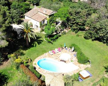 Chambre d’hôte pour 4 personnes, avec jardin ainsi que piscine et jacuzzi à Puget-sur-Argens