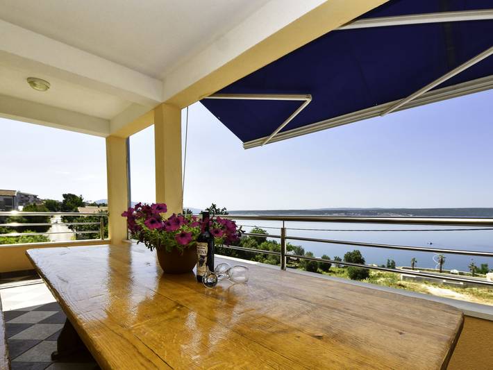 Appartamento per 8 persone, con Balcone a Zara